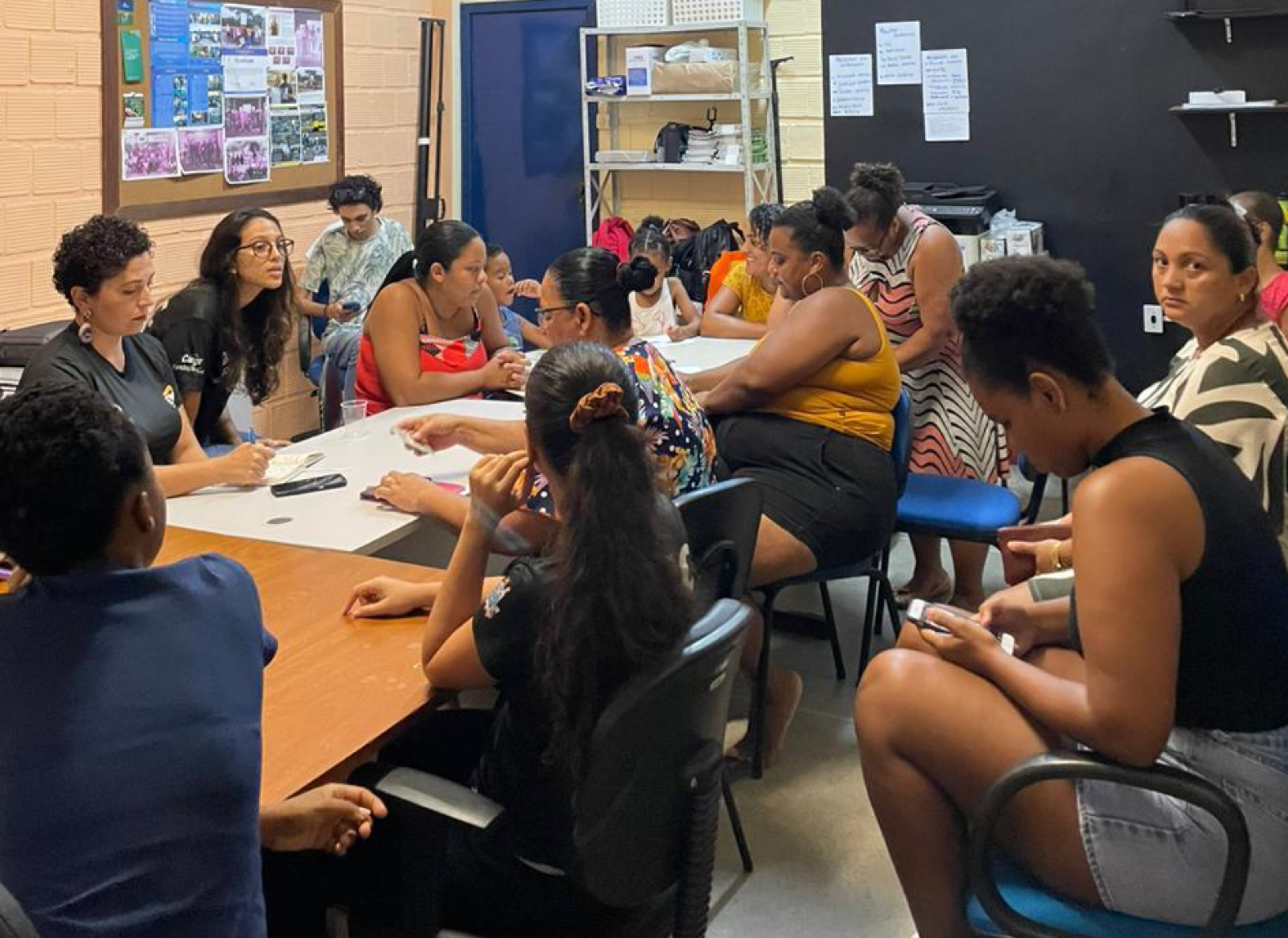 Reunião da equipe EPEC com empreendedoras